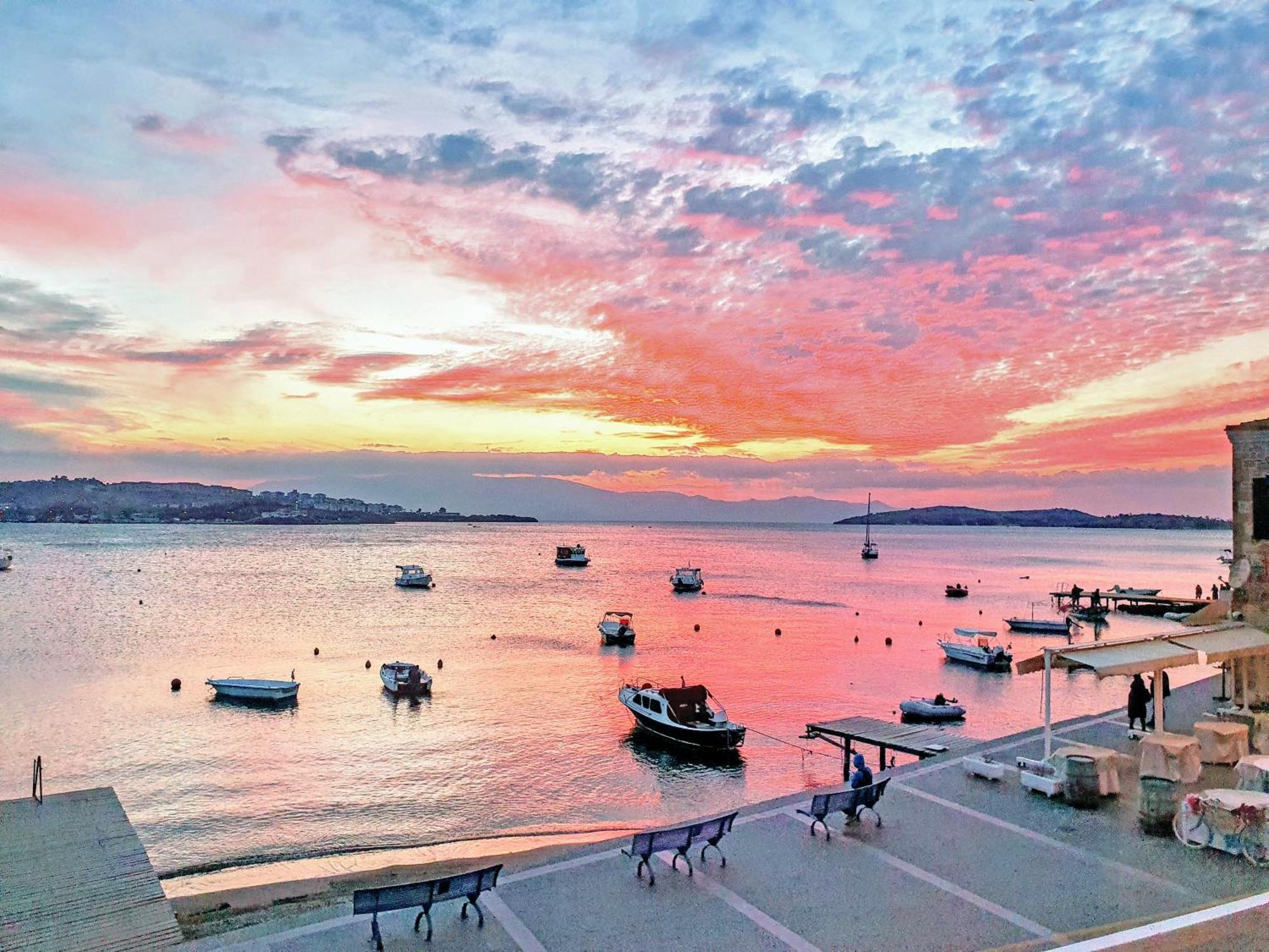 Midilli Konak Foça Buitenkant foto